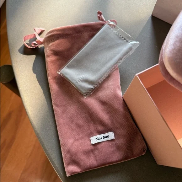 Miu Miu Sunglasses NEW - Picture 5 of 10